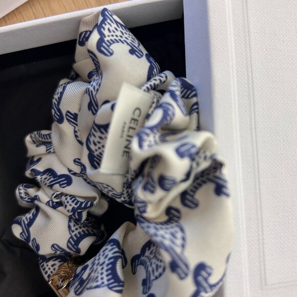 CELINE Scrunchie Triomphe Bracelet in Blue and White Silk and Gold Finish - Picture 4 of 5